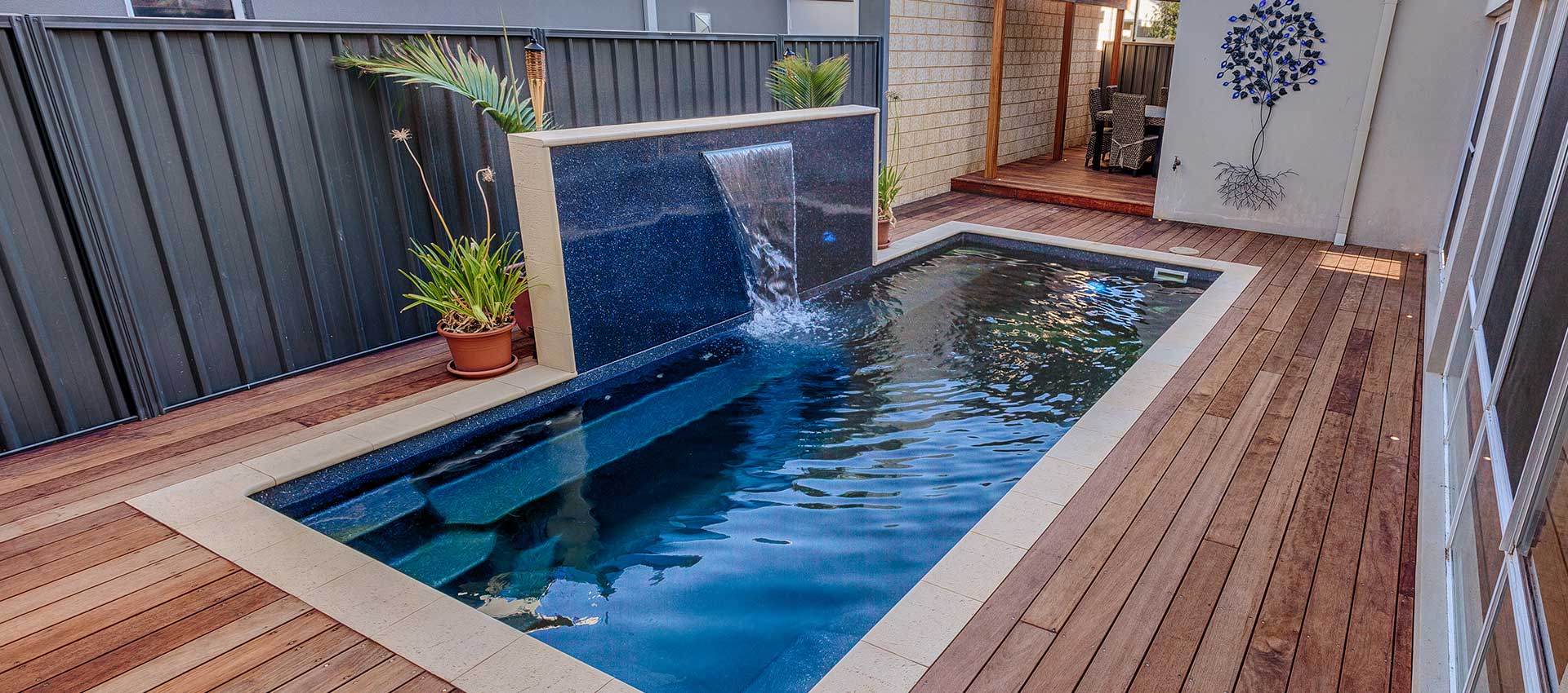 Entertainer 5.5m is a sleek rectangular pool